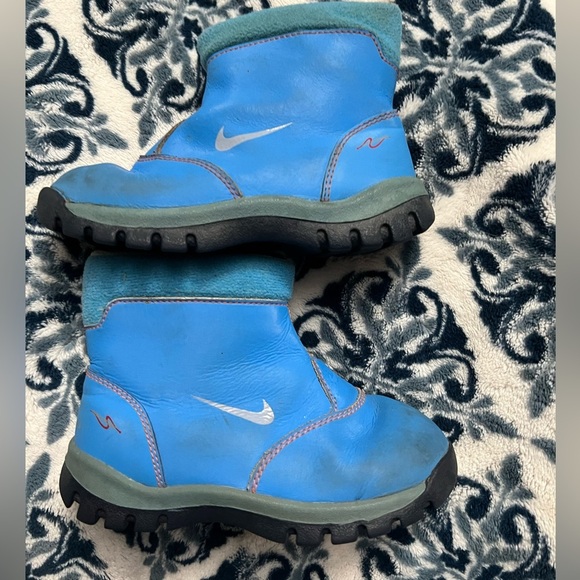 Nike Hightop Toddler Boots Kids Unisex Sz 9 Winter Shoes - Picture 1 of 9